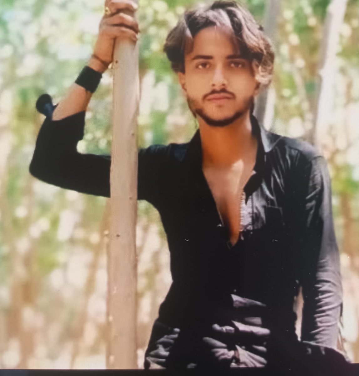Mithles29134047's tweet photo. @kaushambipolice @Uppolice @kpmaurya1 @CMOfficeUP आरोपी युवक की फोटो @Uppolice @kaushambipolice @kpmaurya1 @CMOfficeUP https://t.co/r3s6WYab1F