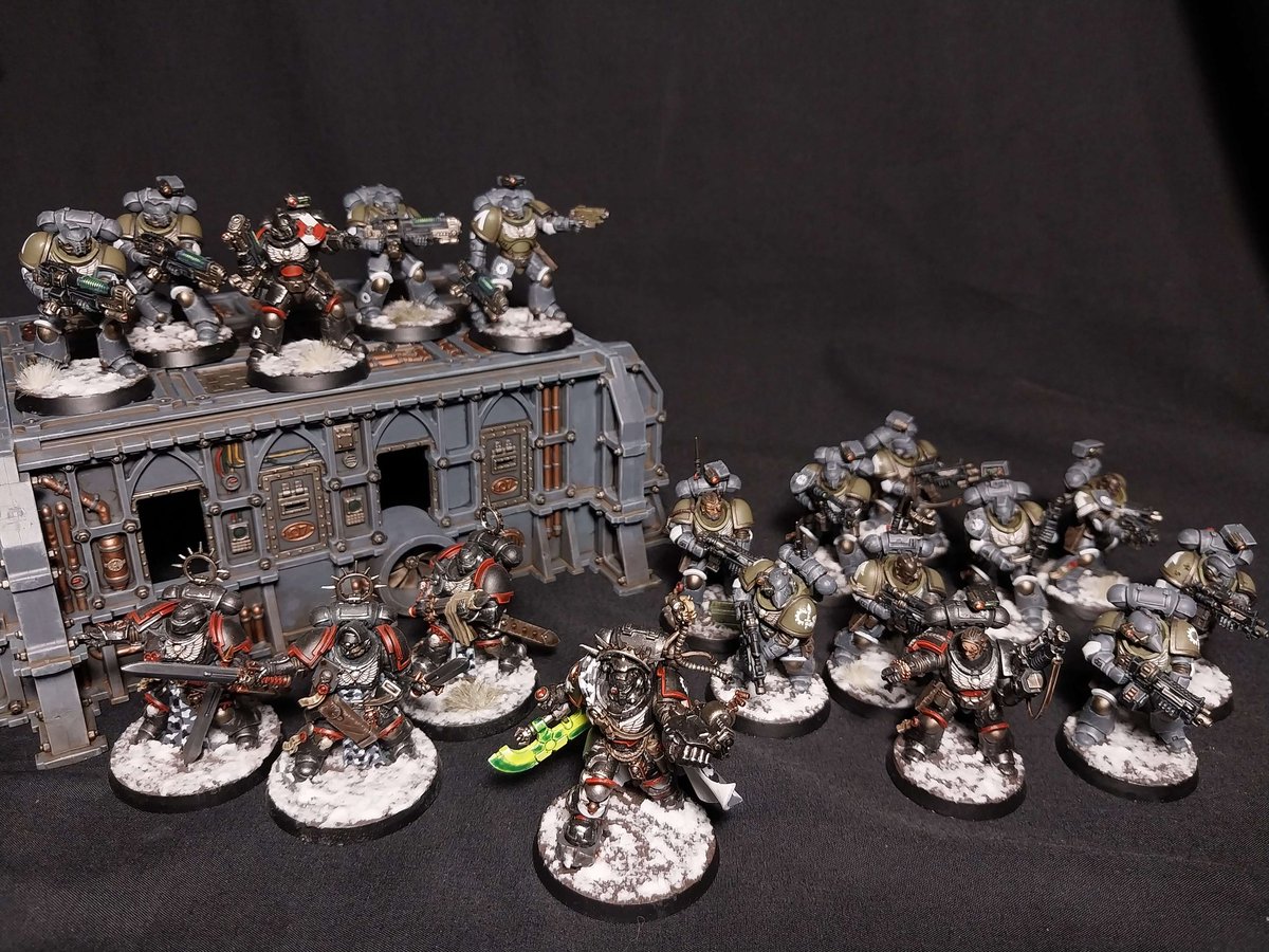 Finally finished Combat Patrol "Dark Angels"

Before the new wave of codex chapter combat patrols, from the 10th edition releases this was essentially a better combat patrol for generic space marines

#WarhammerCommunity #warhammer40k #spacemarine