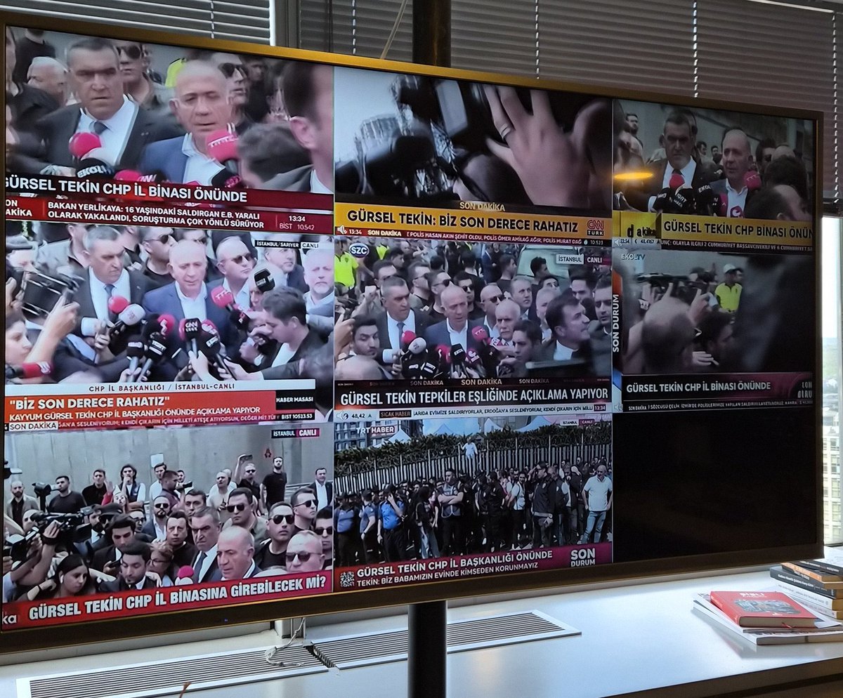 Yandaş kanallar, tarihinde ilk kez bir CHP binası önünde yapılan açıklamayı kesintisiz olarak canlı yayınladı. :D

📸: <a href="/gulsahince/">Gülşah İnce</a>