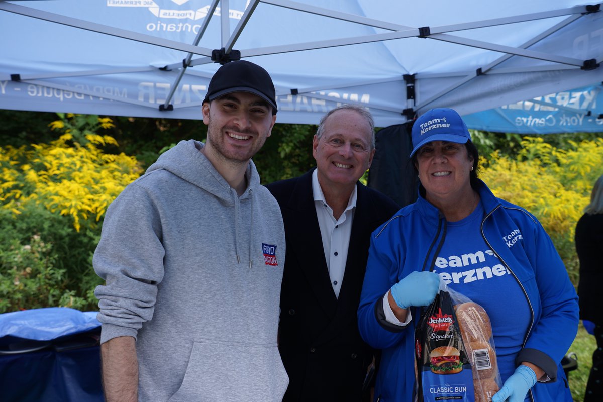 TeamKerzner's tweet image. Yesterday, it was great to welcome my #yorkcentre community to our annual back to school BBQ. 

I always marvel at the incredible warmth and friendship that lies right here in a place my family and I are so proud to call home. 

Thank you also to @MppGualtieri,  @TPS31Div, @YRP,