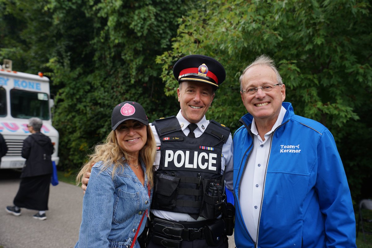 TeamKerzner's tweet image. Yesterday, it was great to welcome my #yorkcentre community to our annual back to school BBQ. 

I always marvel at the incredible warmth and friendship that lies right here in a place my family and I are so proud to call home. 

Thank you also to @MppGualtieri,  @TPS31Div, @YRP,