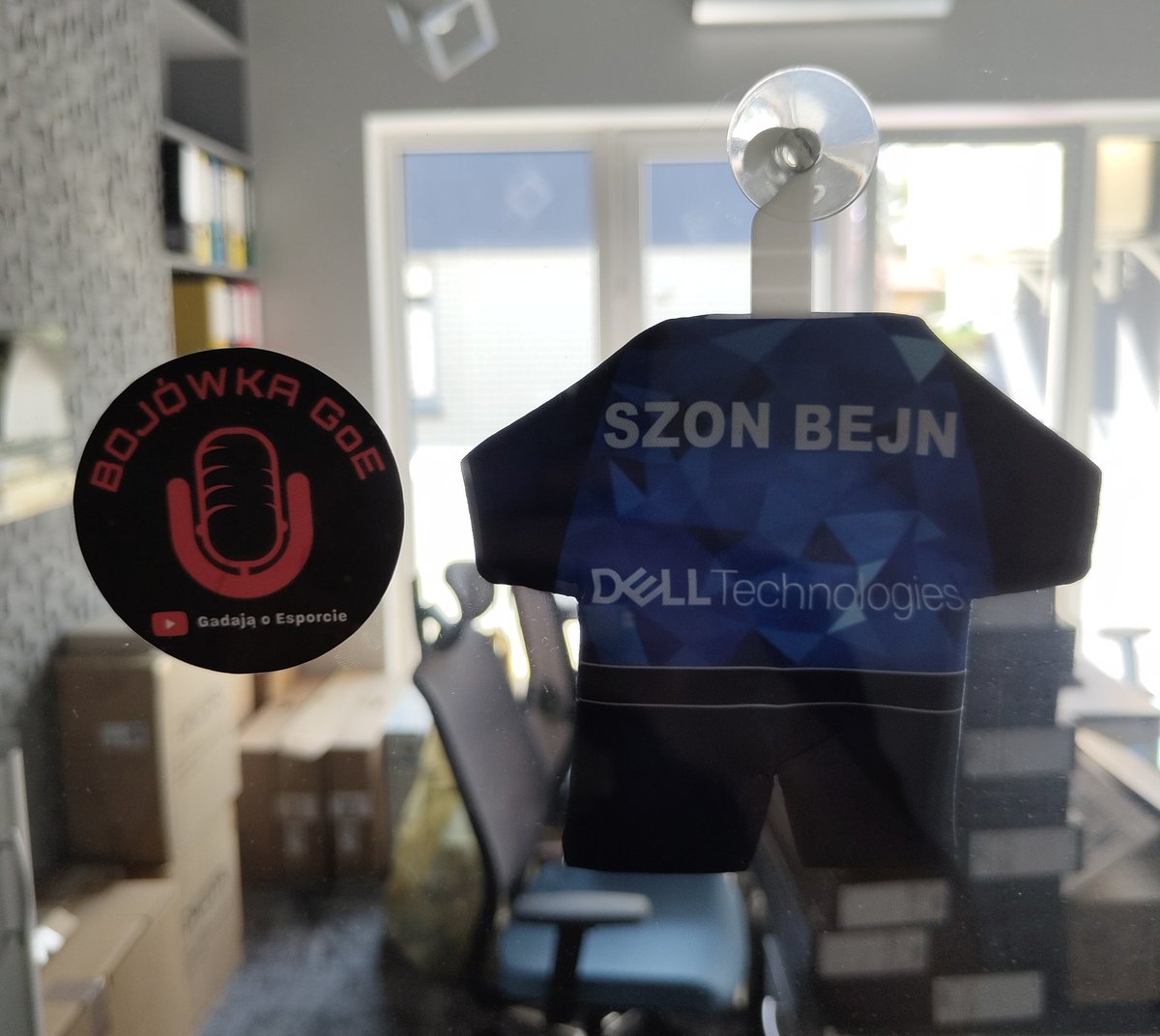 Dostałem bardzo fajne wlepy od <a href="/DejfDawid/">dejf</a> i pomyślałem, że spoko w biurze Domino będzie przylepić na pamiątkę.

Ale potem zobaczyłem, że nie zostałem uwzględniony w Tier liście ownerów <a href="/gadaja_/">Gadają o Esporcie</a> 

Wie ktoś jak to teraz usunąć? 🧐