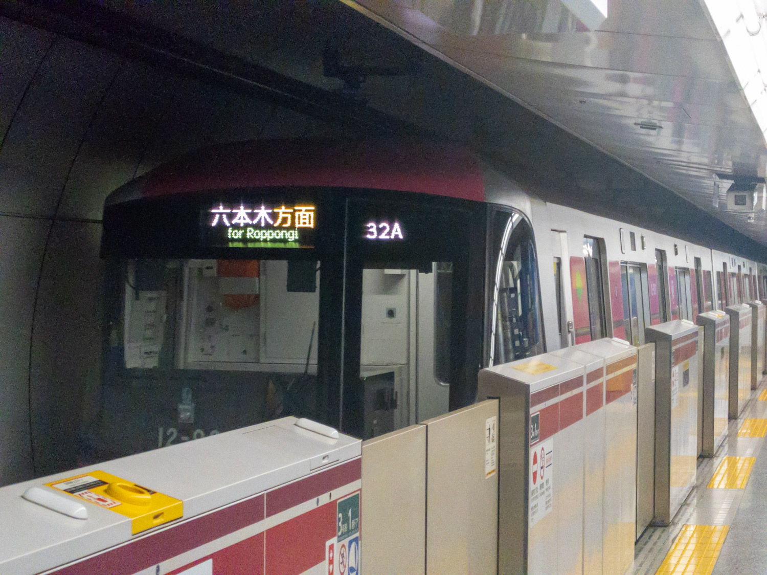 ゆうやJR鉄道乗務員 ゆうやJR鉄道乗務員 RAILWAYS 49歳で電車の運転士になった男
