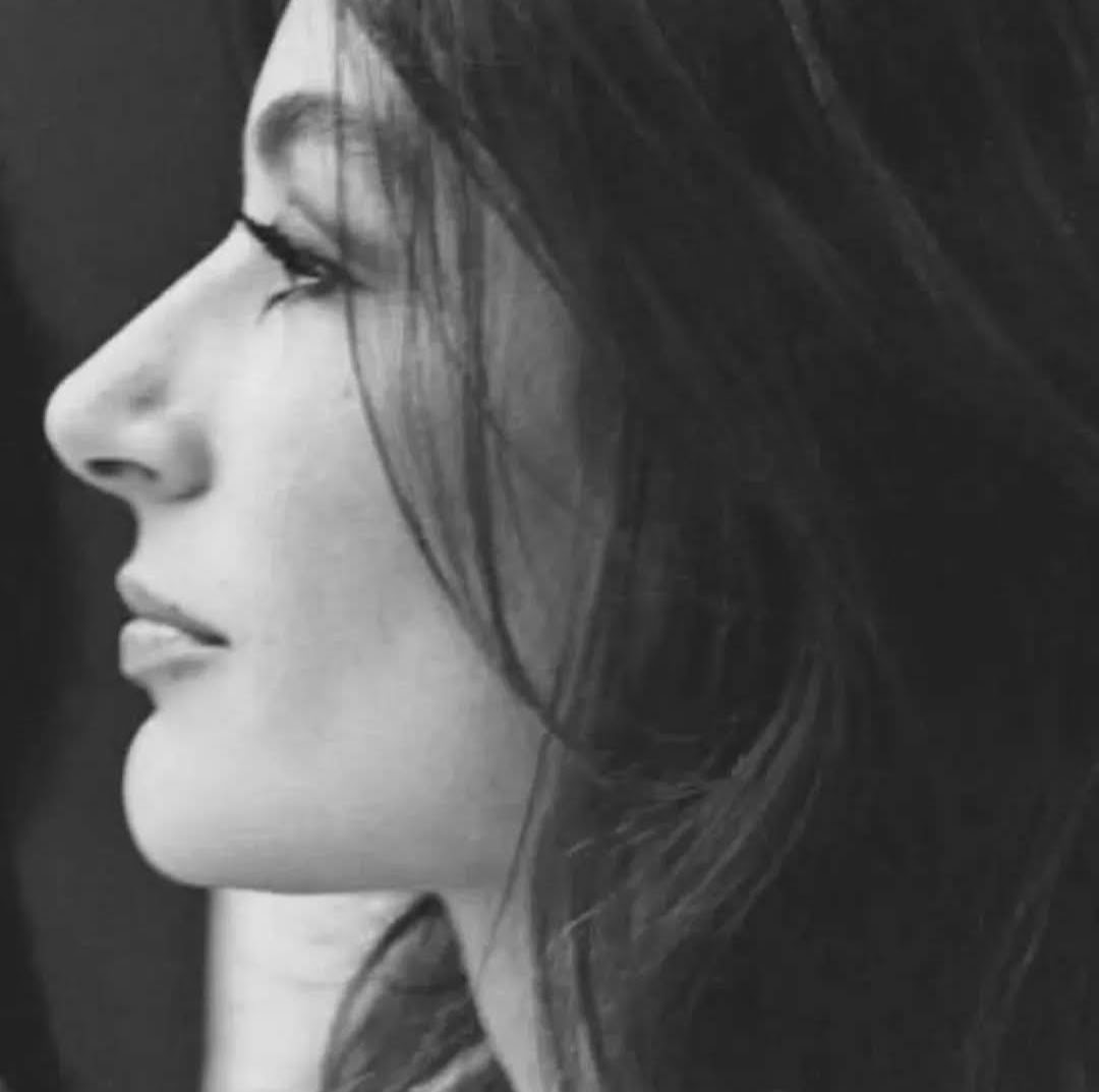 Passionissime's tweet image. Anouk 🌹                                   #anoukaimée