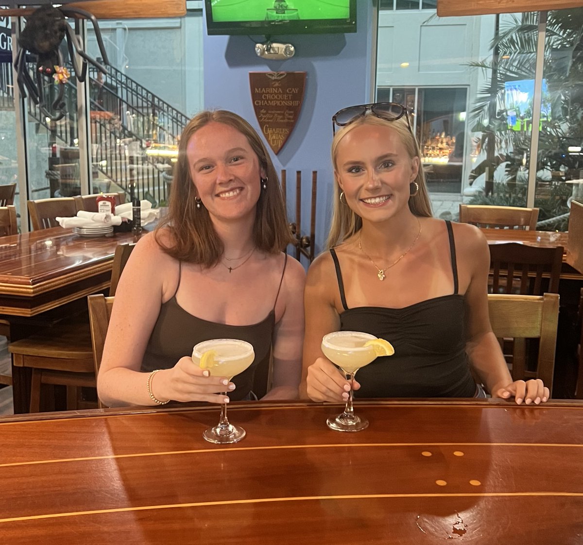 🍸 Martini Monday Special! 🍸
Enjoy our martini selection for just $8 all day long. Choose from Pineapple Express, Chocolate, Espresso, or Limoncello Martini. Perfect for unwinding or catching up with friends. Cheers! #MartiniMonday #DrinkSpecials