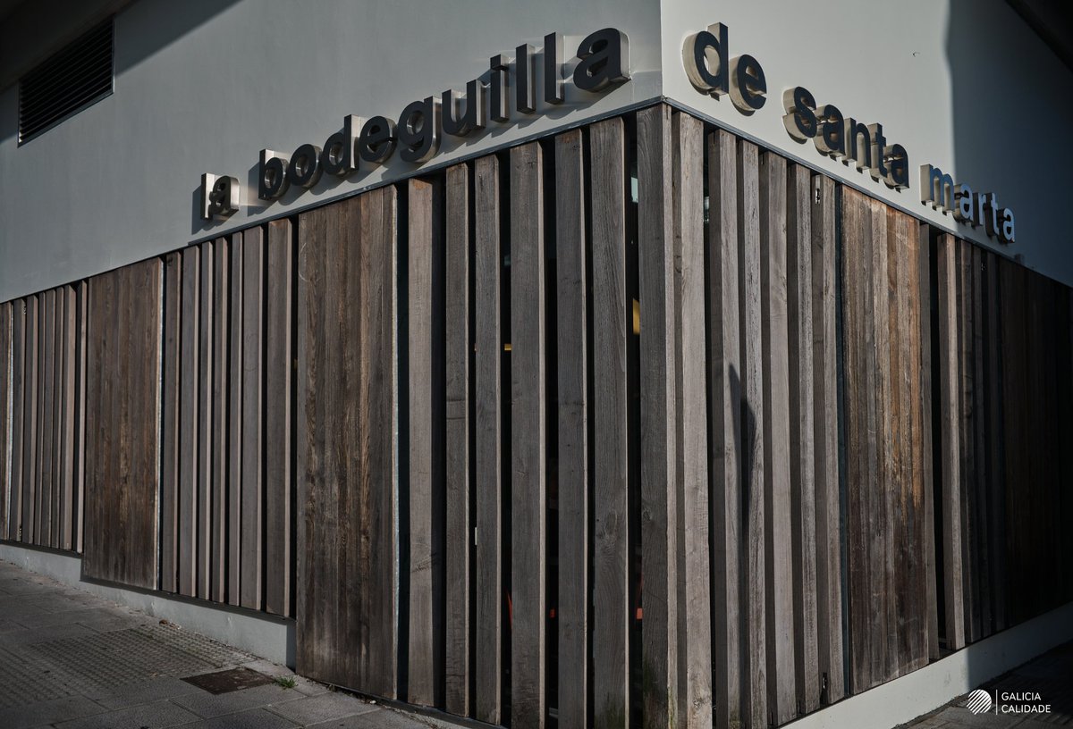 🍽 La Bodeguilla de Santa Marta, a modern restaurant with galician soul and the #GaliciaCalidade seal.

🔹 Opened in 2012, it combines a warm and lively atmosphere with cuisine that respects galician products.

<a href="/Turgalicia/">Turismo de Galicia</a> #ConSeloGaliciaCalidade