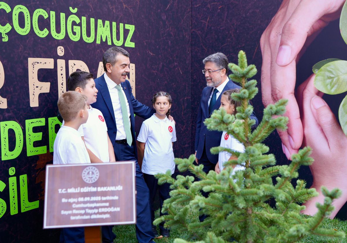 İbrahim Yumaklı (@ibrahimyumakli) on Twitter photo 🍃 Yeşil Vatan için ilk ders zili çaldı.
📚 Cumhurbaşkanımız Sayın <a href="/RTErdogan/">Recep Tayyip Erdoğan</a>’ın teşrifleriyle gerçekleştirilen 2025-2026 eğitim öğretim yılı açılış programına katıldık.
🌱 Evlatlarımıza Yeşil Vatan sevgisi ve çevre bilinci aşılayacak ilk dersin açılışını gerçekleştirirken, bu 🍃 Yeşil Vatan için ilk ders zili çaldı.
📚 Cumhurbaşkanımız Sayın <a href="/RTErdogan/">Recep Tayyip Erdoğan</a>’ın teşrifleriyle gerçekleştirilen 2025-2026 eğitim öğretim yılı açılış programına katıldık.
🌱 Evlatlarımıza Yeşil Vatan sevgisi ve çevre bilinci aşılayacak ilk dersin açılışını gerçekleştirirken, bu