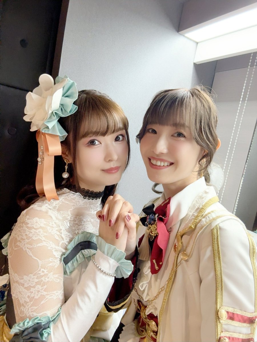 バベルした二人☺️

いろいろな楽曲を歌わせてもらってる奈緒と加蓮ですが
明確なユニット名がないふたり組の歌唱回数だったら奈緒と加蓮は最多賞とれそうな気がしますね😌笑

せっかくなのでぎゅ✋もしときました〜