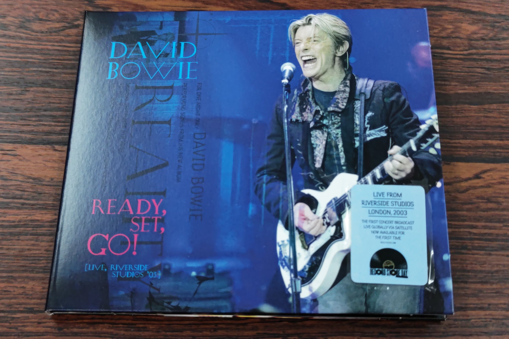 デヴィッド・ボウイ「Ready, Set, Go! (Live, …」 READY, SET, GO! (LIVE, RIVERSIDE STUDIOS '03) | Rhino Media