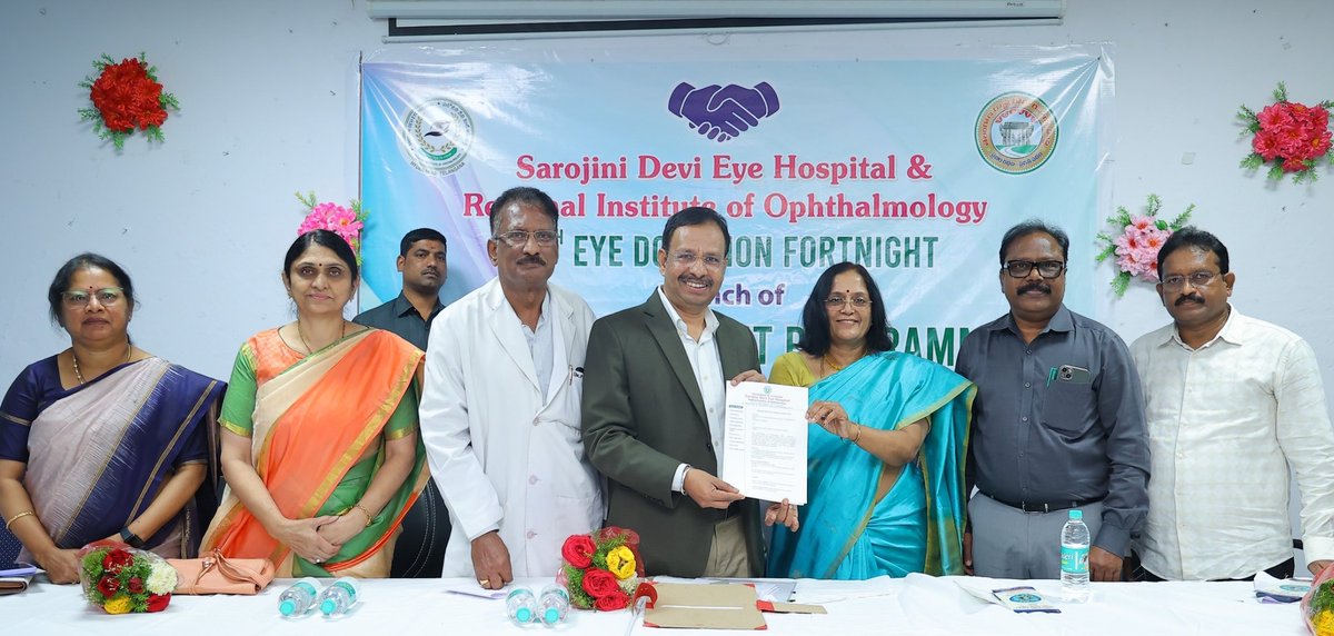 TGSRTCHQ's tweet image. *నేత్ర‌దానానికి టీజీఎస్ఆర్టీసీ తోడ్పాటు*

*ఆర్టీసీ బ‌స్సుల్లో ఉచితంగా కార్నియాల త‌ర‌లింపు*

*స‌రోజిని దేవి కంటి ఆసుప‌త్రితో టీజీఎస్ఆర్టీసీ ఒప్పందం*

సామాజిక బాధ్య‌త‌లో భాగంగా నేత్ర‌దానానికి టీజీఎస్ఆర్టీసీ తోడ్పాటు అందిస్తోంది.  రాష్ట్రంలోని వివిధ ప్రాంతాల్లో సేక‌రించిన నేత్రాల‌ను…