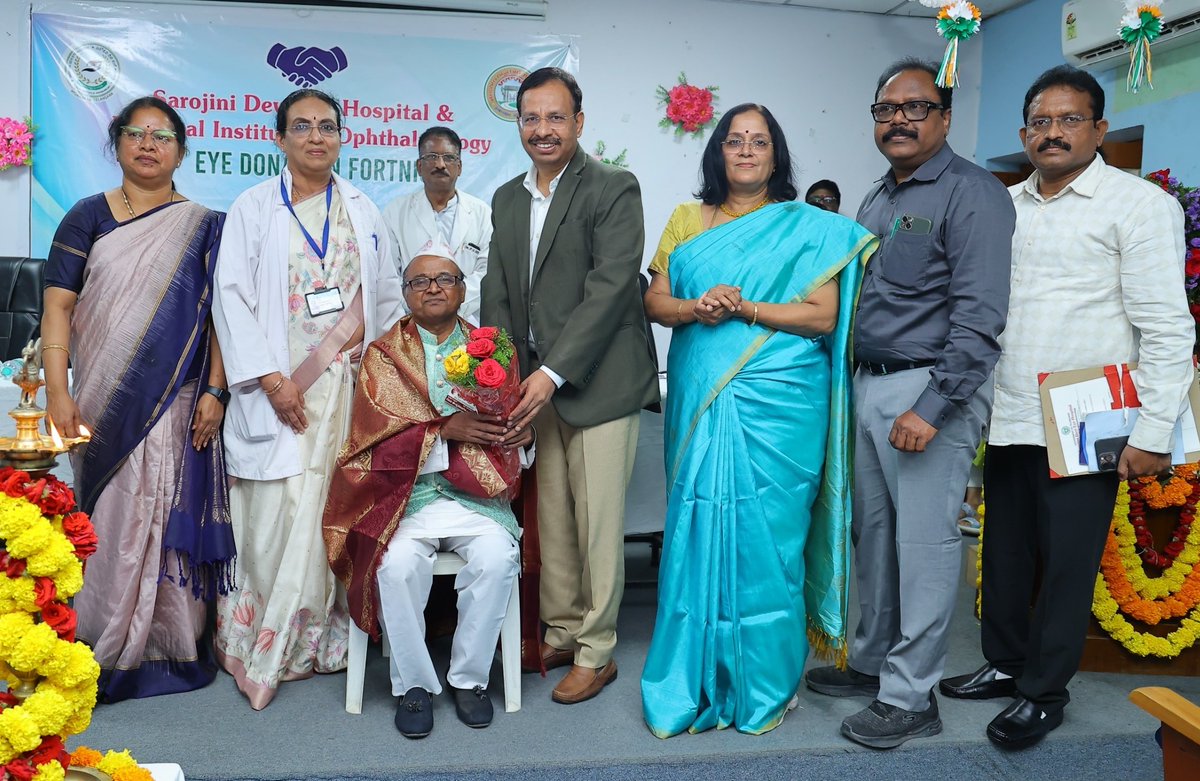 TGSRTCHQ's tweet image. *నేత్ర‌దానానికి టీజీఎస్ఆర్టీసీ తోడ్పాటు*

*ఆర్టీసీ బ‌స్సుల్లో ఉచితంగా కార్నియాల త‌ర‌లింపు*

*స‌రోజిని దేవి కంటి ఆసుప‌త్రితో టీజీఎస్ఆర్టీసీ ఒప్పందం*

సామాజిక బాధ్య‌త‌లో భాగంగా నేత్ర‌దానానికి టీజీఎస్ఆర్టీసీ తోడ్పాటు అందిస్తోంది.  రాష్ట్రంలోని వివిధ ప్రాంతాల్లో సేక‌రించిన నేత్రాల‌ను…