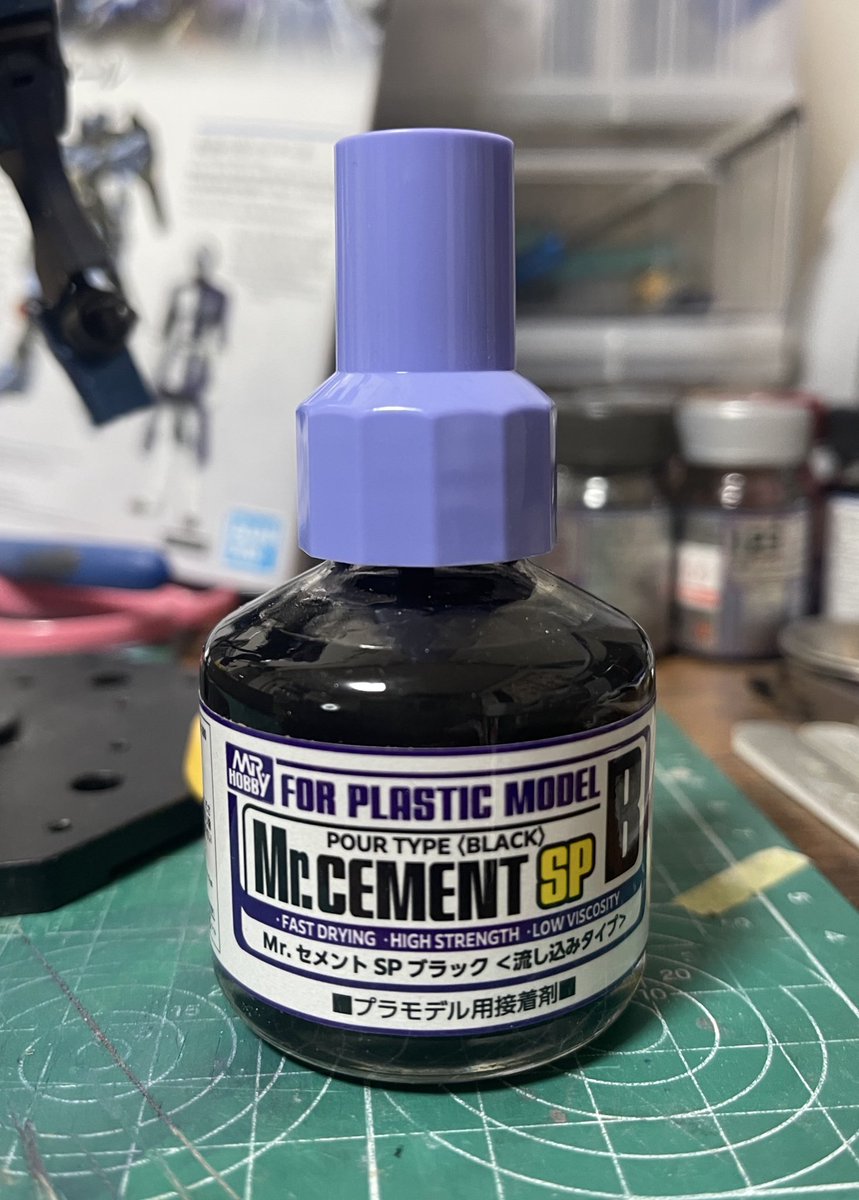 みなさん！お疲れさまｰｯ ᐕ)ﾉ ⁾⁾⭐

昨日までの〝ガンダムヴィダール〟は､､､

後ハメ加工が出来なかった部分の合わせ目消しをチマチマやってました〜‼️

これからマスキングして下地塗装していこうかな(´&gt;∀&lt;｀)ゝ

黒の流し込みタイプ接着剤買ったんですけど
なかなか良いです😉

#ガンプラ