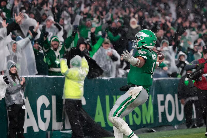 🚨STAT ALERT🚨

In Jalen Hurts career, he has:

• 9 - 4th Quarter Comebacks
• 12 - Game-Winning Drives

Most notably in a 37-34 OT Win against the Bills in 2023 where he posted 270 total yards and 5 total TDs. 

CLUTCH 😤

#FlyEaglesFly