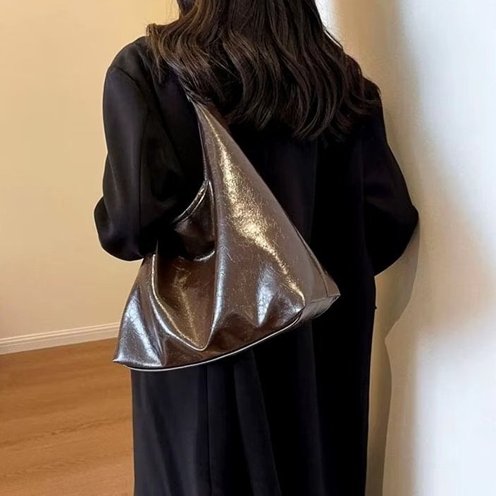 vkoouly's tweet image. shoulder bag you must have

a thread