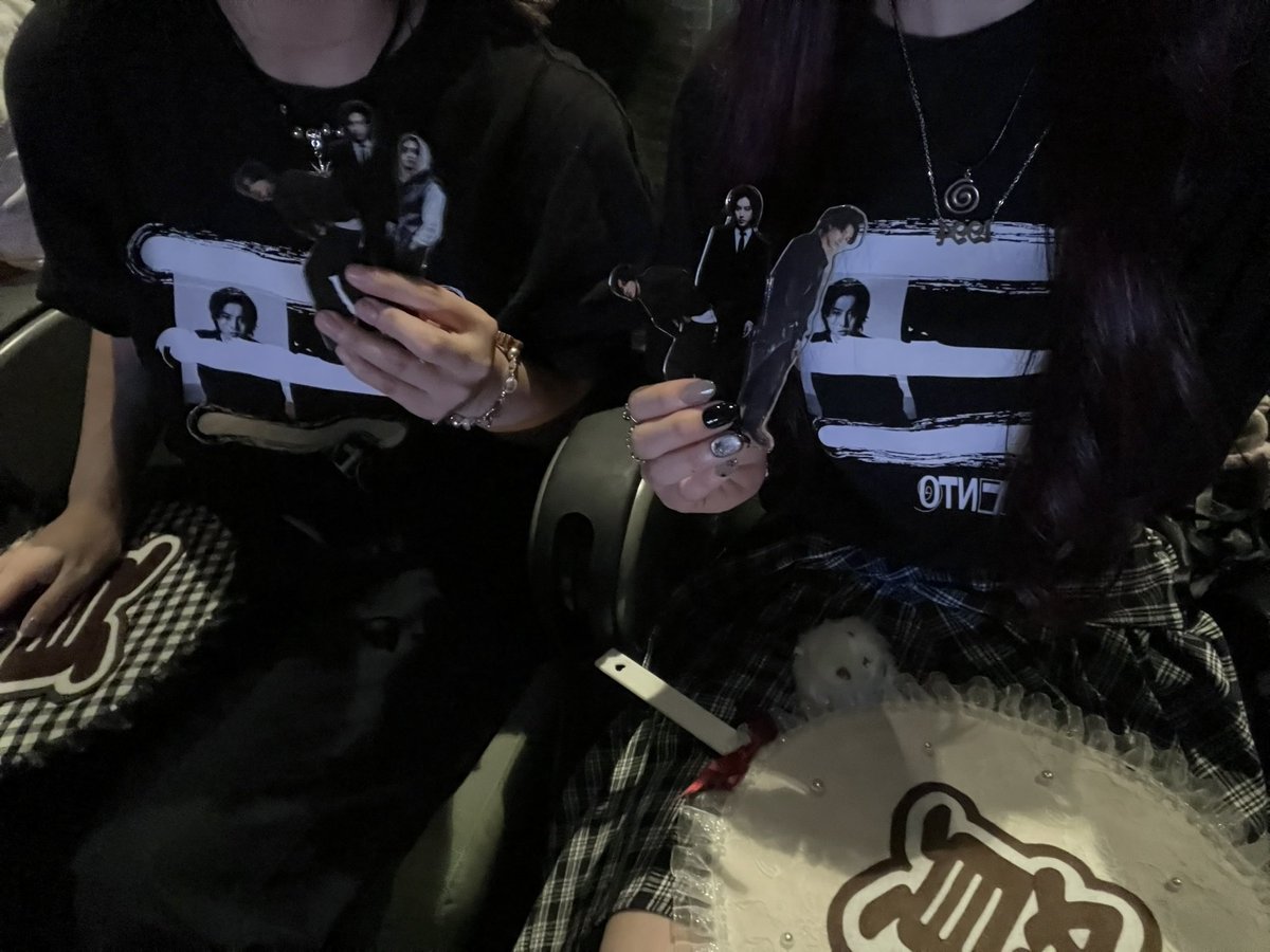 ___vir97y's tweet photo. 2nd FAN meeting 第2部 ☆彡

一年に一度の誕生日をファンと過ごしてくれて、お祝いさせてくれてありがとう😭🩷
一番好きな映画の主題歌歌ってくれて大号泣😭😭
会場の雰囲気が温かくて心地よすぎた〜〜😭♡
ずっとずっと賢人くんが大好き！👽✌🏻

#山﨑賢人ファンミーティング 
#山﨑賢人誕生祭2025 https://t.co/9sj8xxqi9S