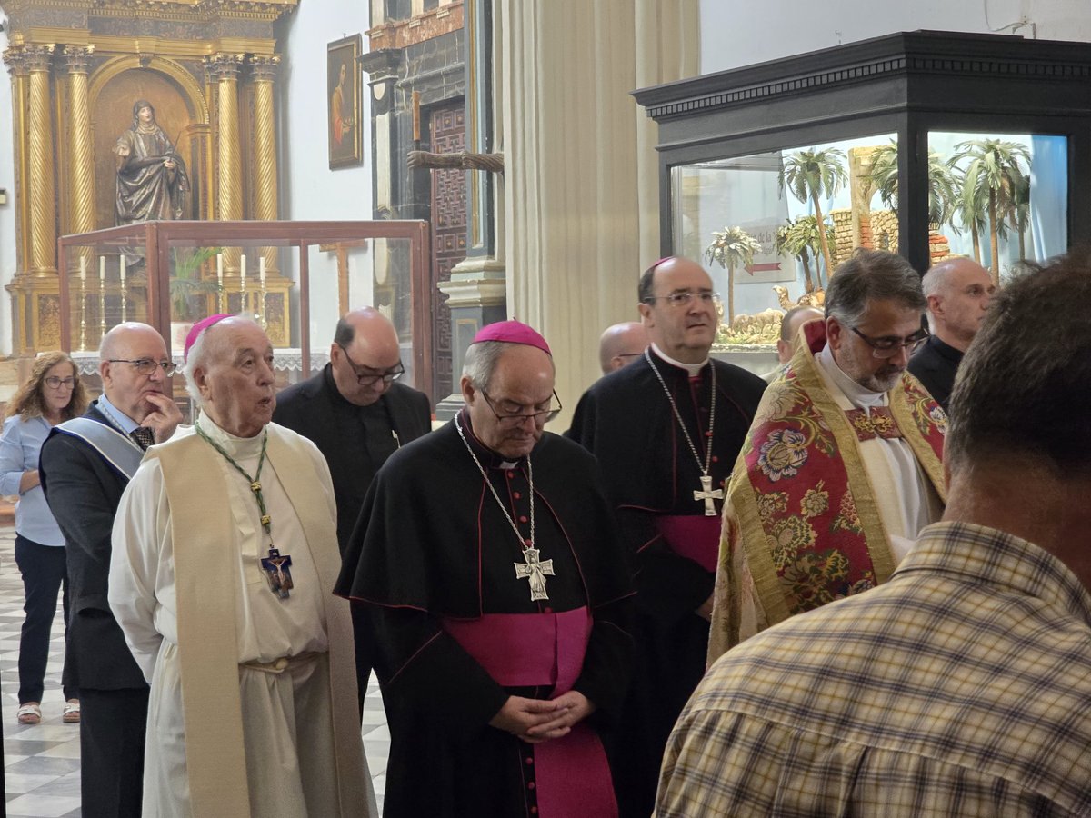 Obispofcerro's tweet photo. Solemne Misa Pontifical, en la Fiesta de la Navidad de Santisima Virgen Maria, en la Basilica del Real Monasterio de Santa Maria de Guadalupe, Patrona de Extremadura y Reina de la Hispanidad. https://t.co/q73uDjoaGg