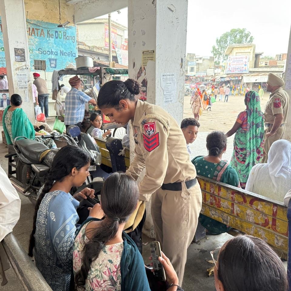 PatialaPolice's tweet image. To ensure peace and maintain law &amp;amp; order, Patiala Police conducted a CASO (Cordon and Search Operation) at bus stands. 
#PatialaPolice #CASO #LawAndOrder #PunjabPolice