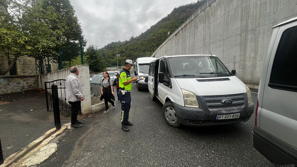 2025-2026 Eğitim-Öğretim yılının başlamasıyla birlikte İlçemizde İlçe Jandarma Komutanlığı Trafik Tim Komutanlığı tarafından okul servisi sürücülerine yönelik araç denetimi gerçekleştirildi. 🚍👮‍♂️

#TrafikGüvenliği #Jandarma #OkulServisi