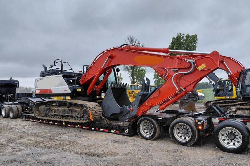 LSTgroupllc's tweet image. Early Saturday, the challenge was on: hot rental branch pickup, rolling 200 miles direct to a jobsite—no delays, just performance. LST Group, LLC delivers when speed and precision matter most. 
#DirectToJobsite #LSTGroupLLC #LogisticsPerformance