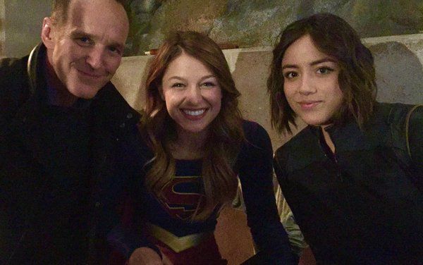 Jonathanmc8081's tweet image. Thinking about the time Clark Chloe and Melissa bumped into each other on set while filming the dub smash battle I miss when actors from different shows interacted