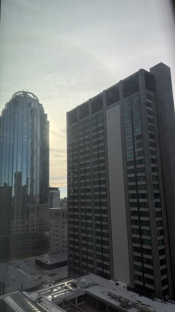 やっと晴れた！窓キタナイ！