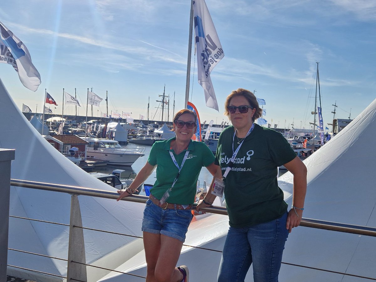 De <a href="/HISWAtewater/">Hiswa te Water</a> in Bataviahaven <a href="/gem_Lelystad/">Gemeente Lelystad</a> is elk jaar weer een geweldig evenement. Botenliefhebbers vinden er alles wat ze nodig hebben, en de horeca in de haven wordt druk bezocht. Onze raadsleden <a href="/Eelcos71/">Eelco Schrijver</a> en <a href="/MartenTilstra/">Marten Tilstra</a> gingen zondag even kijken! #boten #beurs #fun