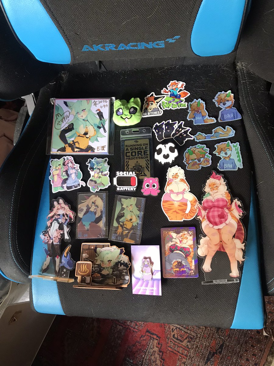 EF haul ! \o/
Couldn t fit everything in the picture 🥲