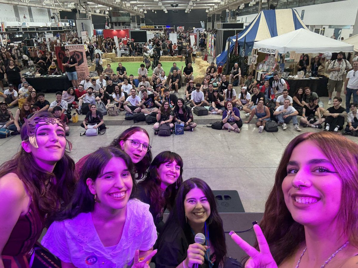 MagicMujerES's tweet photo. Estamos orgullosas de formar parte de esta gran comunidad de chicas, gracias a todas las personas que vinieron a escucharnos, a todas las que están en el grupo y a todas las que están por venir, gracias @infrefest 

También queremos celebrar que somos +300. ❤️

Seguimos 💖 https://t.co/KeOAYoAXYB