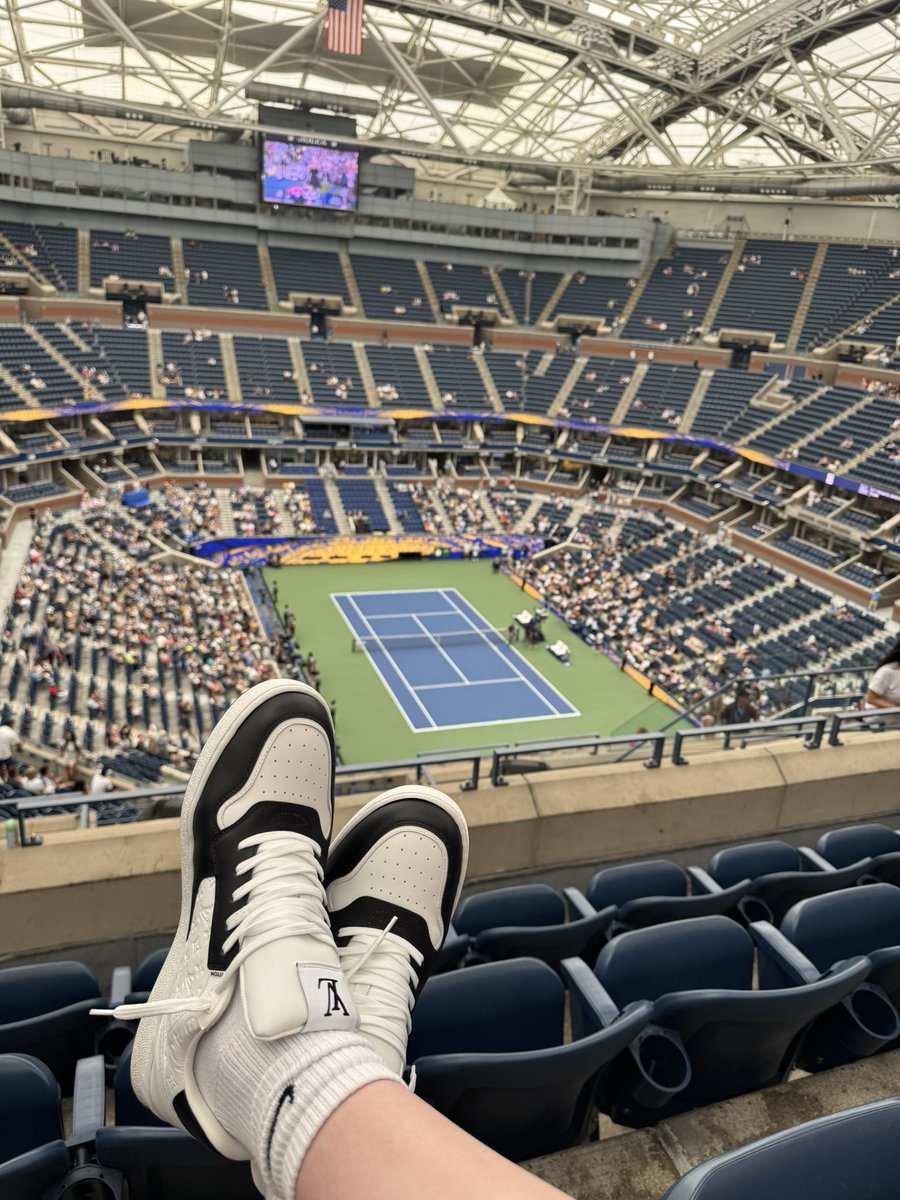 🎾 US Open &gt; Poolside 🏊‍♂️  

Sabalenka vs Anisimova
Granollers/Zeballos vs Skupski/Salisbury

#ArthurAsheStadium
#USopen
#WomensSinglesFinals 
#MensDoublesFinals