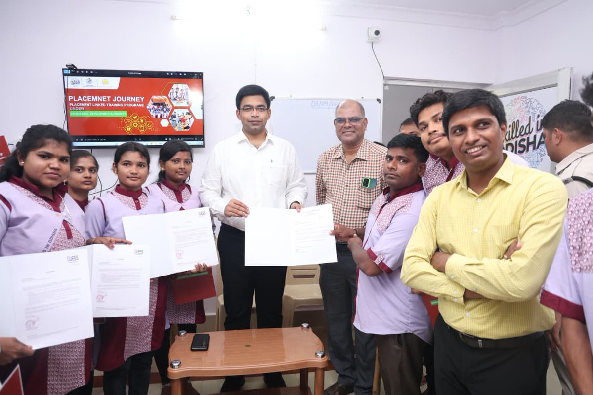 ଗଞ୍ଜାମ ଜିଲ୍ଲାର ଶେରଗଡ ପଞ୍ଚାୟତ ସମିତି କାର୍ଯ୍ୟାଳୟ ଠାରେ ଆଜି 'ଜିଲ୍ଲା ସ୍ତରୀୟ ଅଭିଯୋଗ ଶୁଣାଣି ଶିବିର' ଆୟୋଜିତ ହୋଇଥିଲା। ଏହି ଶିବିରରେ ଗଞ୍ଜାମ ଜିଲ୍ଲାପାଳ, ଆରକ୍ଷୀ ଅଧିକ୍ଷକଙ୍କ ସହ ସମସ୍ତ ଜିଲ୍ଲା ସ୍ତରୀୟ ବିଭାଗୀୟ ଅଧିକାରୀମାନେ ଉପସ୍ଥିତ ରହି, ଜନସାଧାରଣଙ୍କର ଅଭିଯୋଗ ଶୁଣାଣି କରିଥିଲେ।
<a href="/CMO_Odisha/">CMO Odisha</a> 
<a href="/IPR_Odisha/">I & PR Department, Odisha</a>