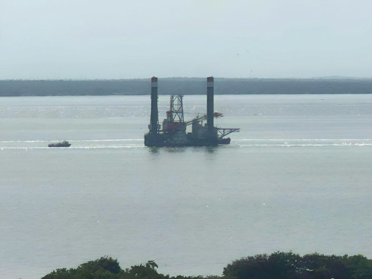 LadoNoticias's tweet image. China instala la primera plataforma petrolera flotante en el Lago de Maracaibo, en Venezuela como parte de un proyecto de US$1.000 millones operado por la empresa China Concord Resources Corp (CCRC).