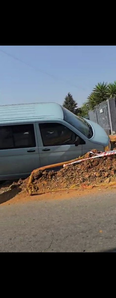 Frenchie2771's tweet photo. @MyJRA In the meantime, while we wait for JRA to decide when they think its appropriate and urgent enough to fix our roads properly that we pay taxes for....this is what we're dealing with along Queen Street Kensington!!!! https://t.co/rRmD4D1AGO