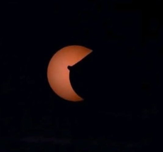 l'eclissi di luna ieri sera vista da casa mia...