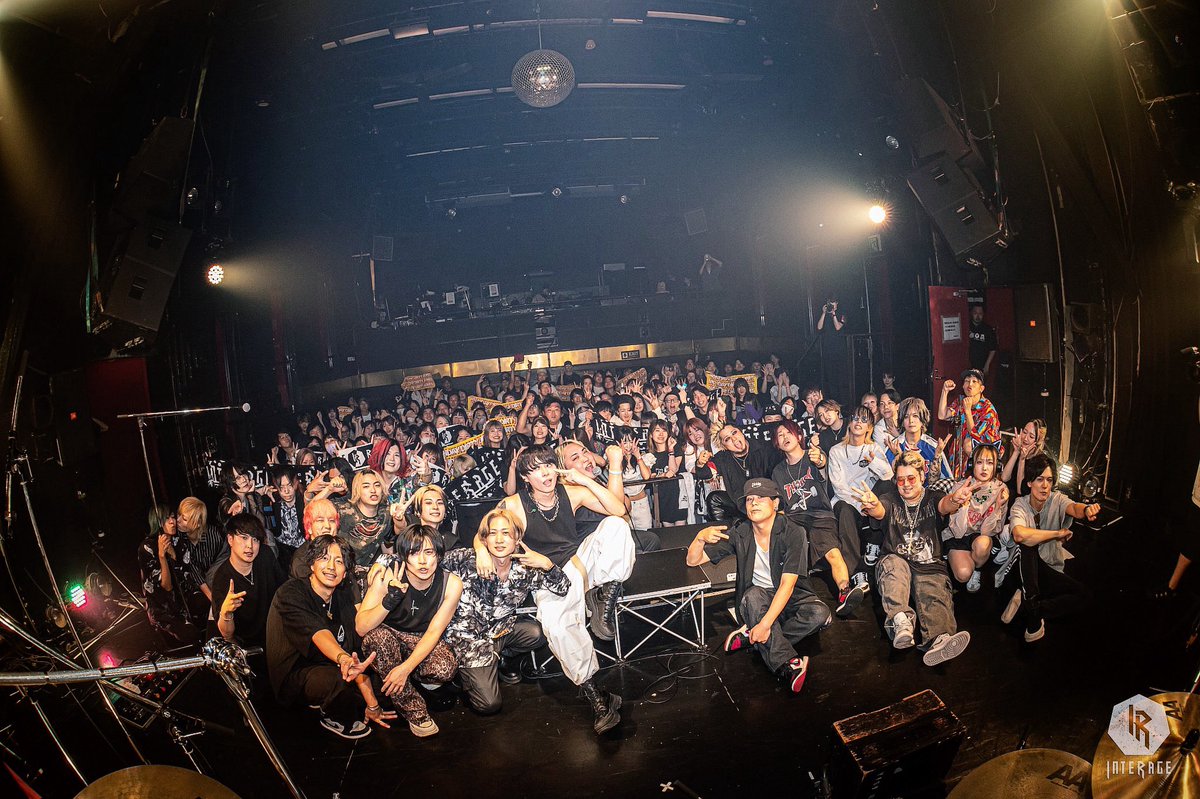 【解散まであと40日】

INTERAGEの解散まで残り40日となりました。
このタイミングで、応援してくれてる方、出会ってくれた方とINTERAGEとの「思い出」を募集したいと思います📣

・初めてライブに来てくれた日のこと
・あの曲を聴いた瞬間のこと
・笑った夜、泣いた夜