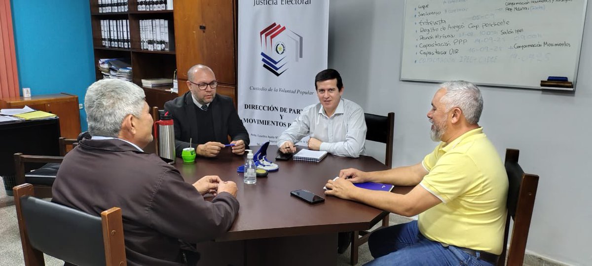 📌El director de Partidos y Movimientos Políticos, Silvio Ortiz asesoró a representantes de “Yo creo”, del Partido Revolucionario Febrerista (PRF) y del Frente Guasu” (FG) para la creación de movimientos políticos y concertaciones en el departamento Central🧵