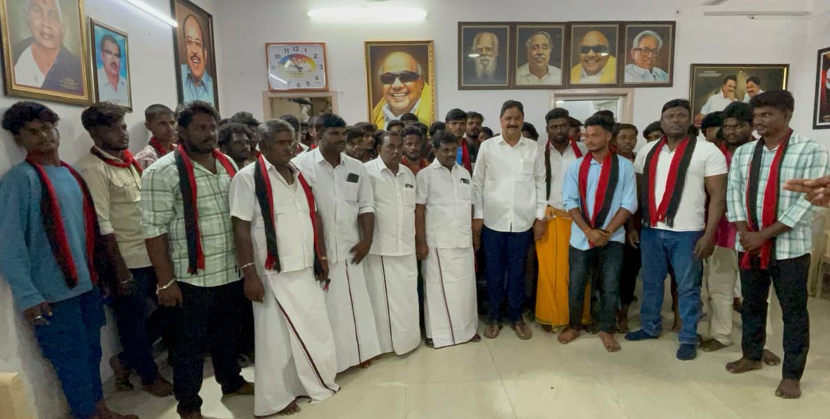 மாண்புமிகு தமிழ்நாடு முதலமைச்சர் மற்றும் மாண்புமிகு தமிழ்நாடு துணை முதலமைச்சர் <a href="/Udhaystalin/">Udhay</a> அவர்களின் தலைமையை ஏற்று கிருஷ்ணகிரி கிழக்கு மாவட்டத்தை சேர்ந்த தமிழக வெற்றி கழக நிர்வாகிகளான 100 இளைஞர்கள் இன்று ஆற்றல்மிகு மாவட்ட கழக செயலாளர் <a href="/mathiazhagan_/">D.Mathiazhagan | MLA</a> MLA அவர்களின் தலைமையில்