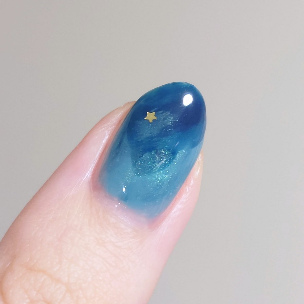 やっぱり青い爪がいちばん落ち着く