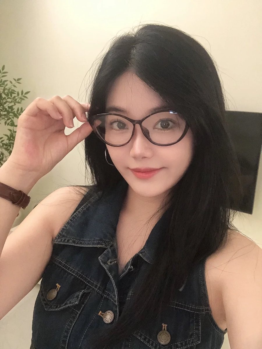 今天好累啊～哥哥們想不想幫我按摩一下肩膀🥺
#幼教老師 #日常分享