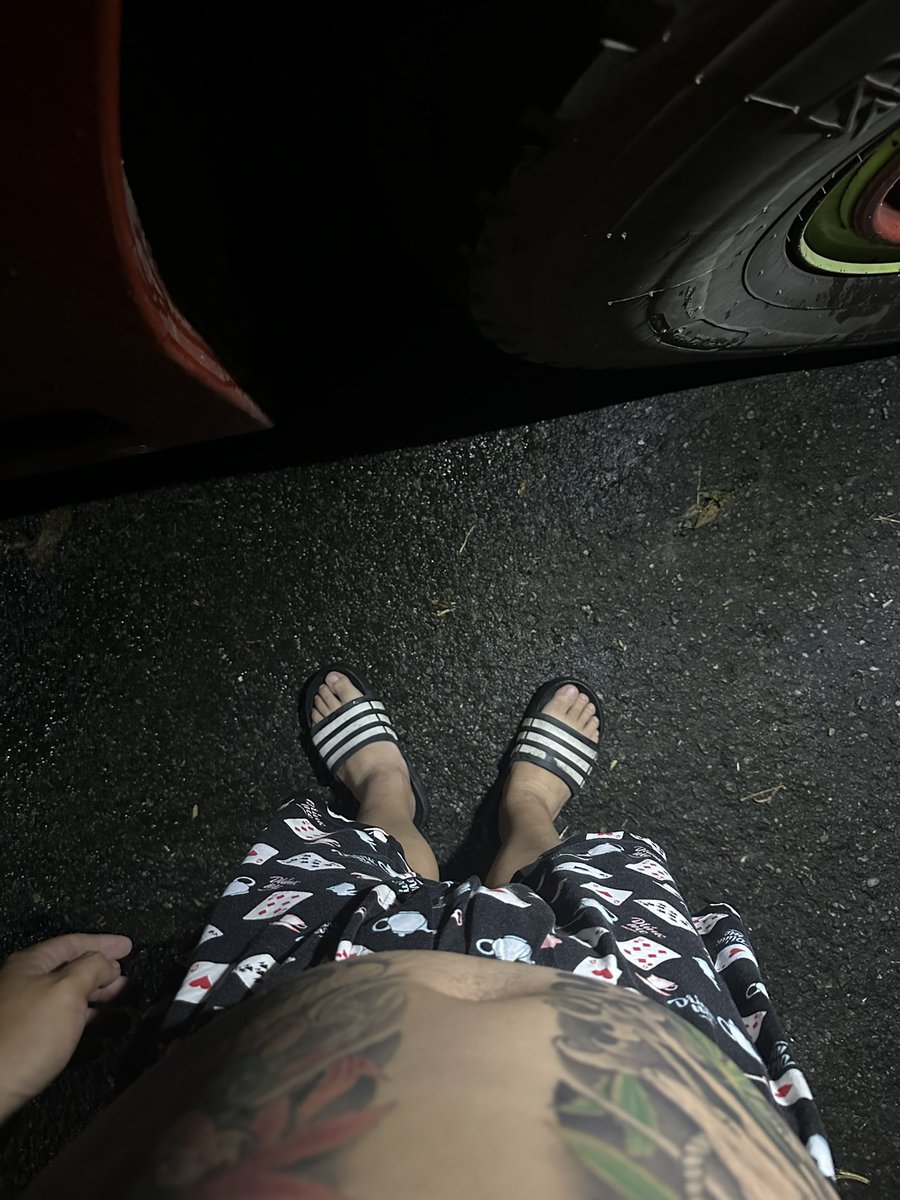 下班..濕身..
於是內褲俠又出現了
該死的午後雷陣雨