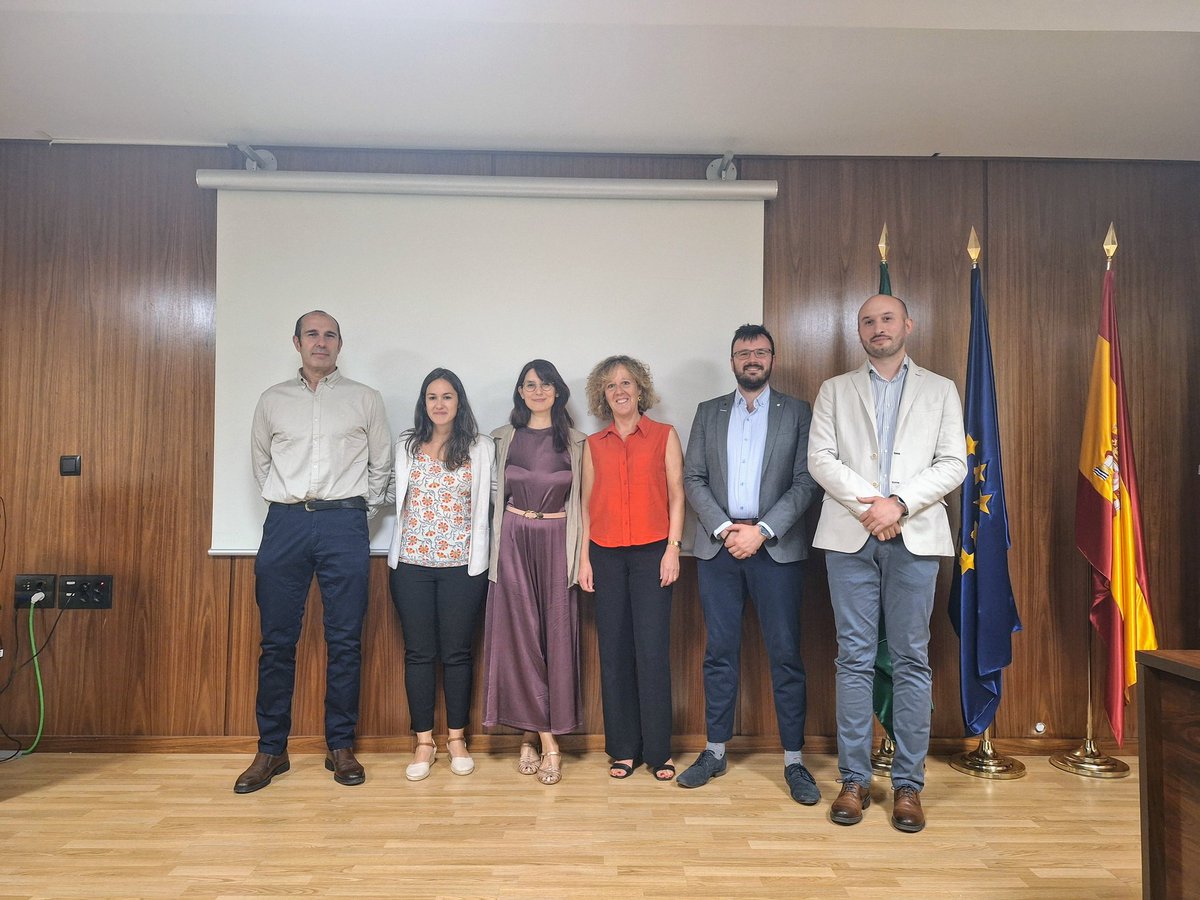 Manuel__Plaza's tweet image. It has been a pleasure to participate in the tribunal of the PhD defense of Benedetta Carli with Gema and @BarhamLab last friday. Many thanks to @jaleman2 & @MarzoLeyre for the kind invitation and warm hospitality. Well done, Benedetta! 👩🏻🎓 @IAdChem
