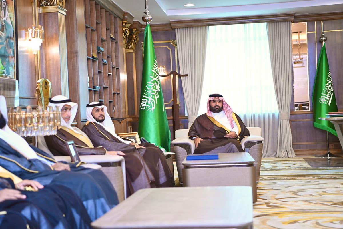 jazangov's tweet photo. سمو أمير منطقة جازان
#محمد_بن_عبدالعزيز 
يستقبل رئيس وأعضاء مجلس الجمعيات الأهلية بالمنطقة. https://t.co/2O8ovJcXht