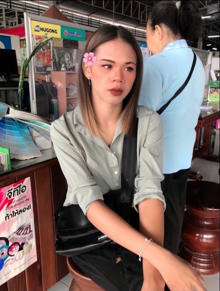 สาวสองรับงาน tweet media