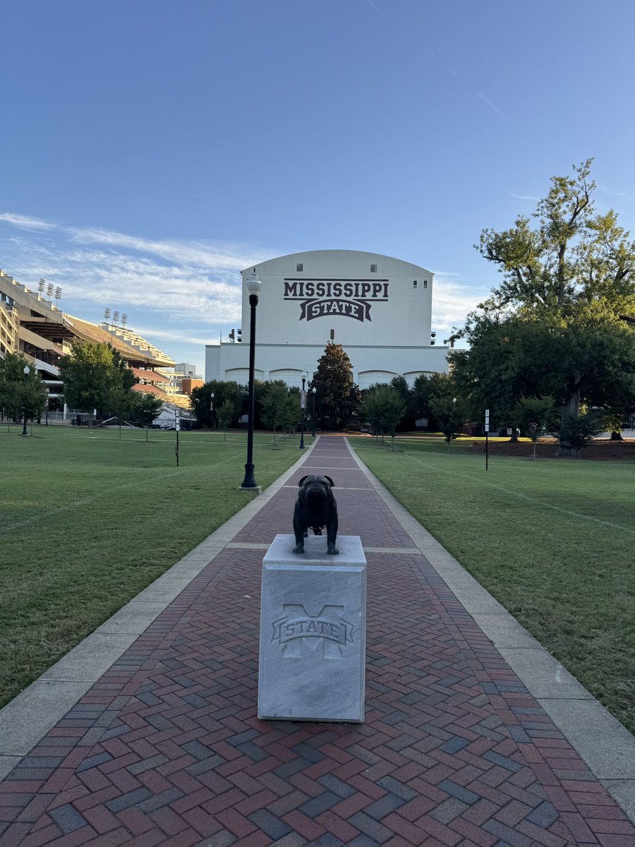 Sun is shining, let’s have a week bulldogs!! #HailState
