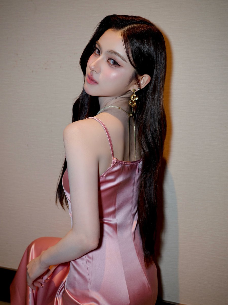 -star CWK SIAPA INI CAKEP BANGET BUSET