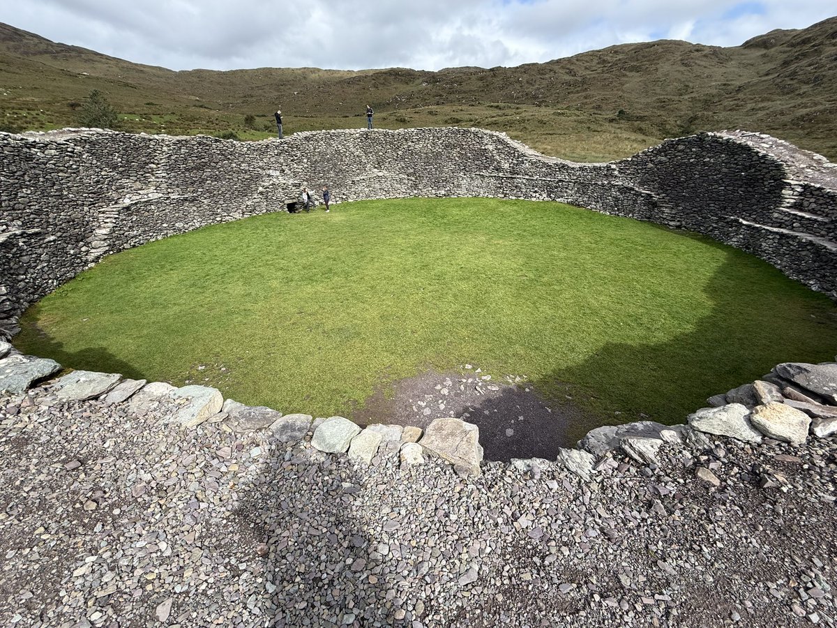 erickmongeg's tweet photo. Ring of Kerry 🇮🇪 Staigue Fort, Castlecove https://t.co/mIP608DCbu