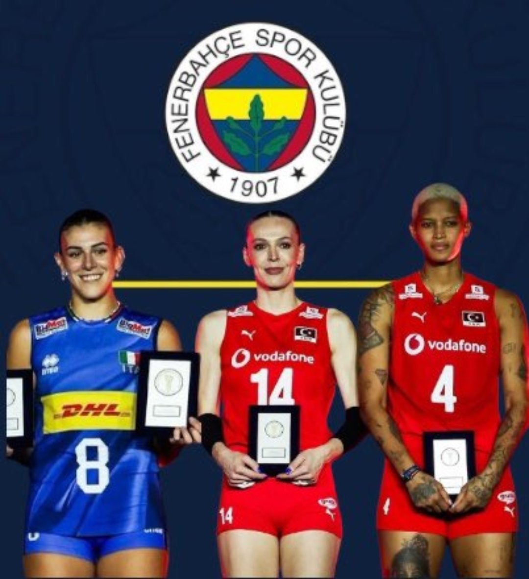 FSencag11's tweet photo. Dunya sampiyonasi bittigine gore su DREAM TEAMin 3 oyuncusunun FENERBAHCEmde oldugunu abartmayalim da napalim??💛💙 @FBvoleybol @edaerdem14 @Fenerbahce @fenermarkajorg @ajansfenercom https://t.co/ZzeriuEuyb