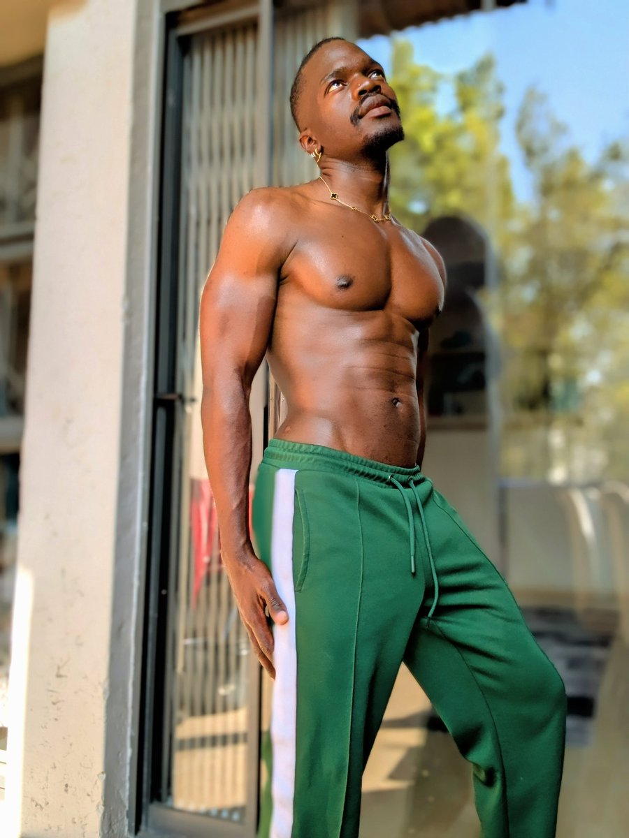 ModelNicholas's tweet image. Summer 🏝️ vibes 😉 💚 
.
.
LIKE AND REPOST 📌🇿🇦📌