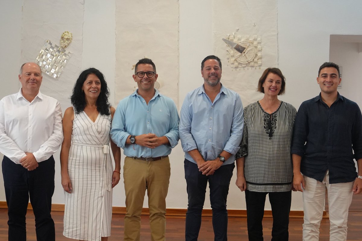 ajeivissa's tweet photo. Avui hem presentat la nova organització de l’Equip de Govern de s'@ajeivissa !
Aquesta reestructuració ens permet afrontar amb més força els dos darrers anys de mandat i accelerar els projectes transformadors que faran de la nostra ciutat un lloc millor per viure. https://t.co/HOdrVT2b3W
