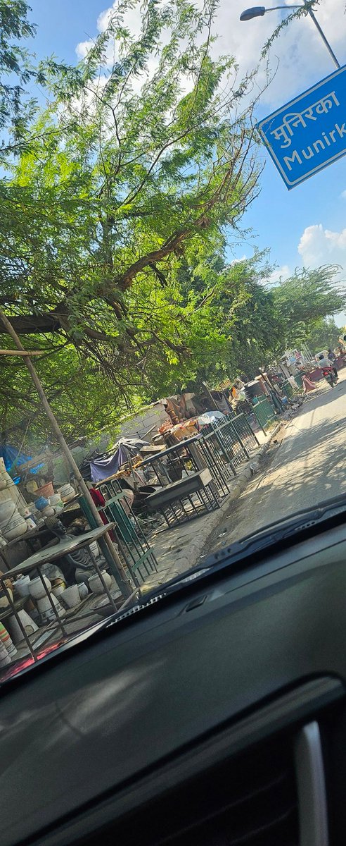 SnehlataRathi's tweet photo. Condition on both side of masoodpur flyover in Vasantkunj. Potters,building material suppliers, diff stalls etc. No space left for pedestrians.Merto construction is also going on.We request strict action. 
@LtGovDelhi 
@CMODelhi 
@pwddelhi 
@imYadav31 
@DelhiPolice 
@DCSOUTHZONE https://t.co/ku4FuYxv2T