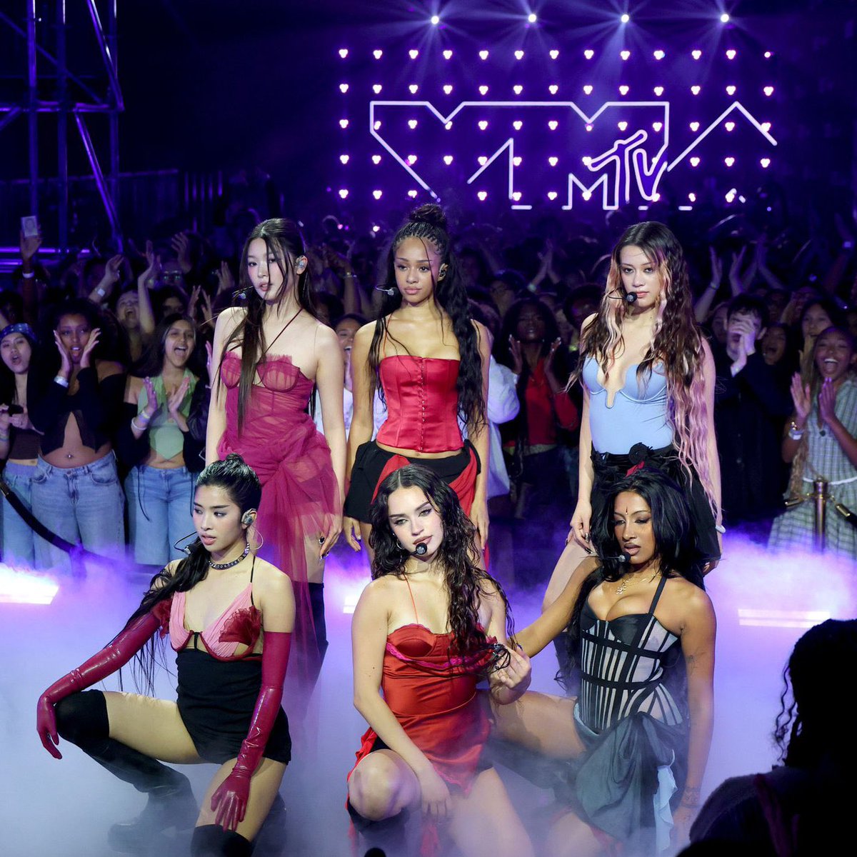 KATSEYE anoche en la Pre Gala de los Vmas en donde interpretaron "Gabriela" y "Gnarly" 💚

youtu.be/vErh8qTPJ1c?si…

youtu.be/1lQ74x0C1u0?si…